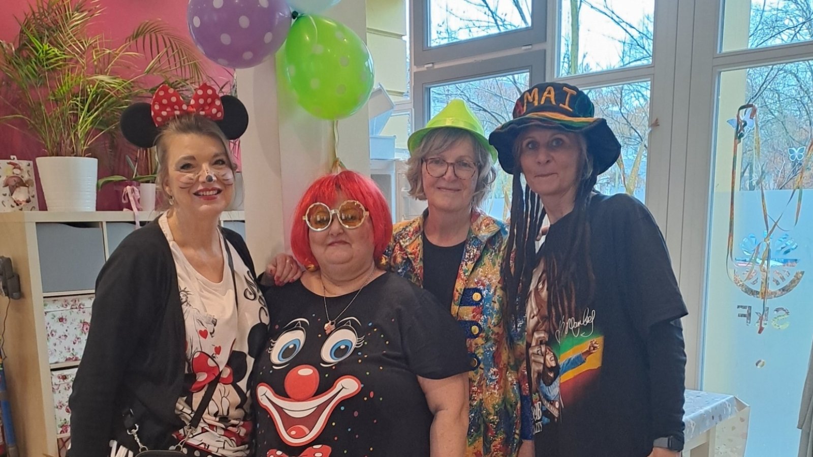 Frauen in Karnevalskostümen