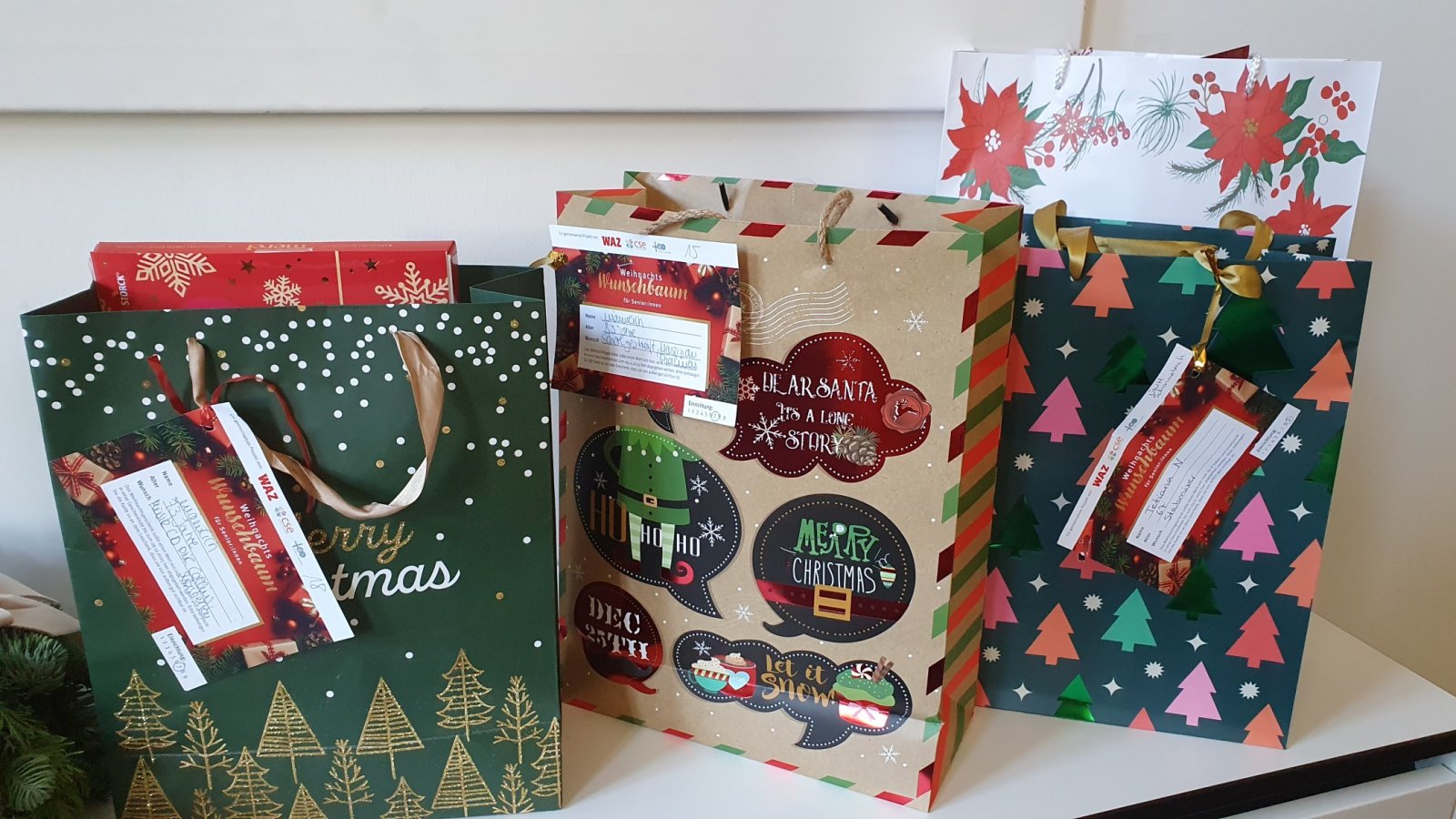 Geschenkbeutel mit Wunschzetteln