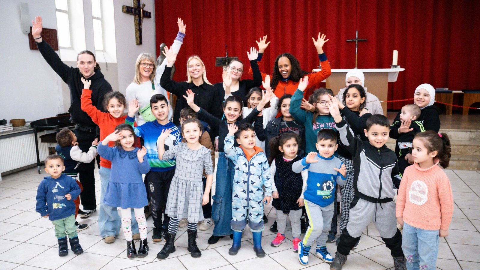 Jubelnde Kindergruppe
