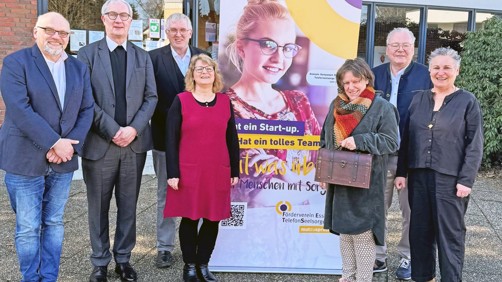 v.li.n.re: Michael Denzin (stv. FETS-Vorsitzender), Stadtdechant Jürgen Schmidt, FETS-Vorsitzender Peter Toussaint, Susanne Abel (Leiterin der Telefonseelsorge), FETS-Schriftführerin Dr. Iris