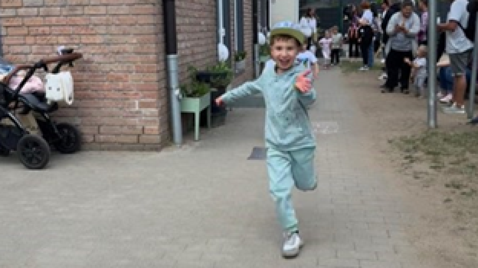 Rennender Junge