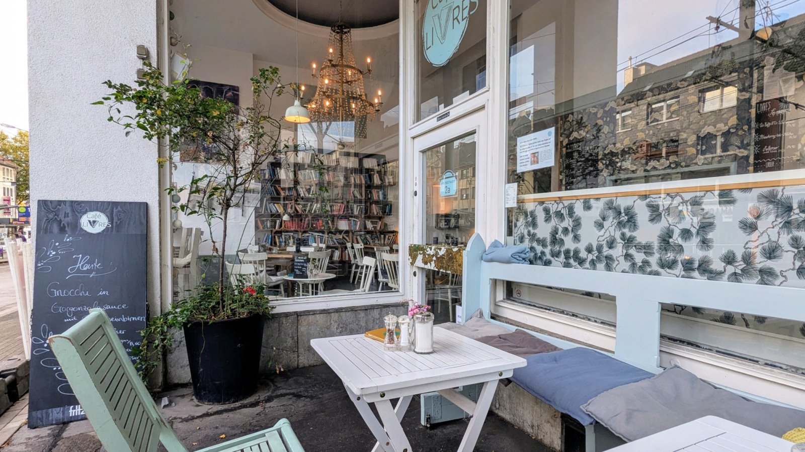 Innenansicht Sitzecke im Café Livres