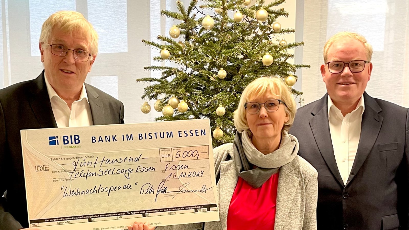 Peter Toussaint, Vorsitzender des Fördervereins der Essener Telefonseelsorge, Elisabeth Hartmann, Leiterin der Essener TelefonSeelsorge, Dr. Peter Güllmann, Vorstand der BIB.