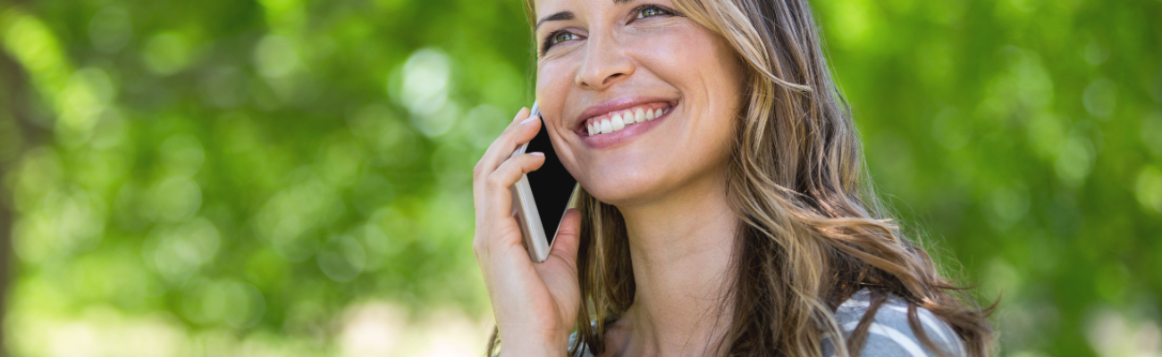 Logo des Angebotes Herz am Telefon. Ein Her mit einem Mobiltelefon
